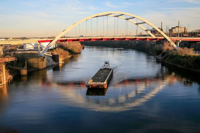 Building Photo - 1332 3rd Ave N