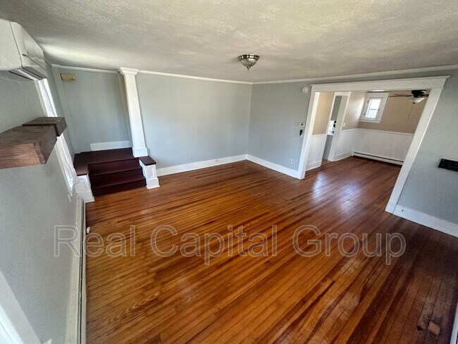 Building Photo - 376 Kenwood Ave