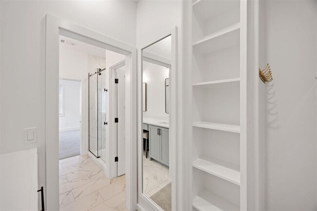 Building Photo - 966 Hangar Dr