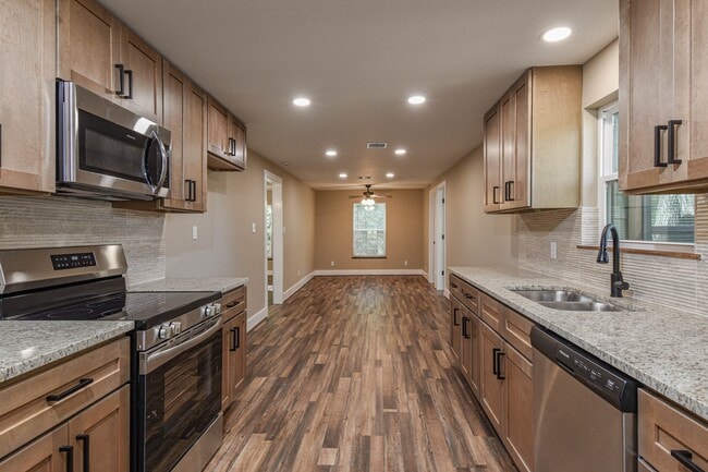 Building Photo - 9126 Lazy Ln