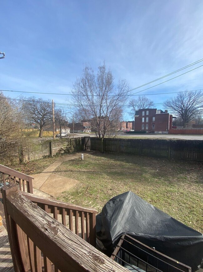 Building Photo - 2704 Arsenal St