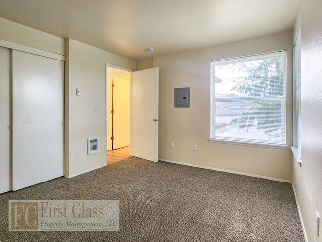 Building Photo - 1255 NW 183rd Ave