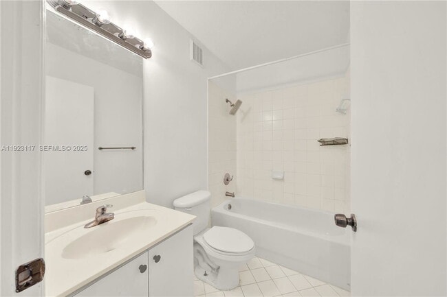 Building Photo - 3385 NE 10th St