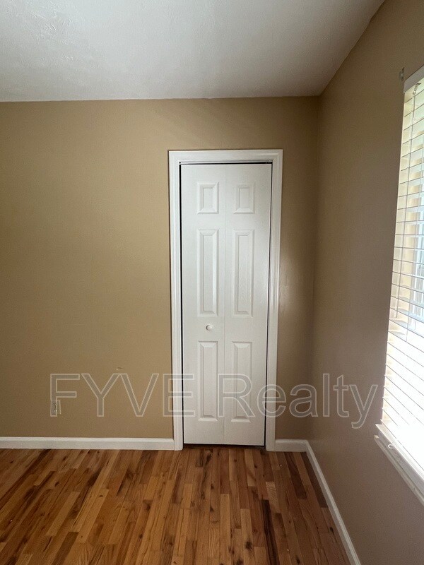 Building Photo - 5924 Blossom Rd