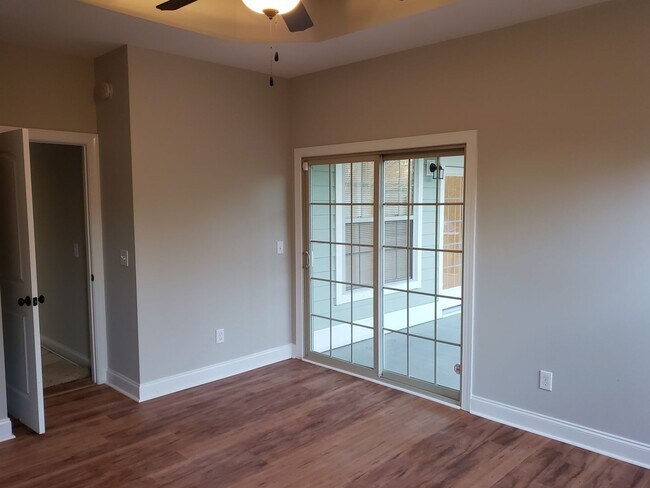Building Photo - ~ COMPASS POINTE ~