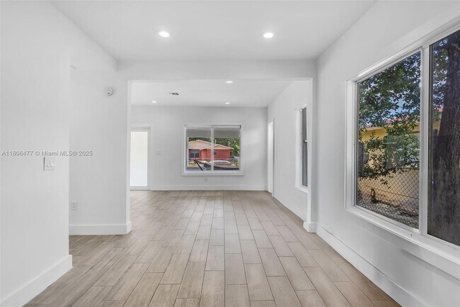 Building Photo - 315 NW 50th St