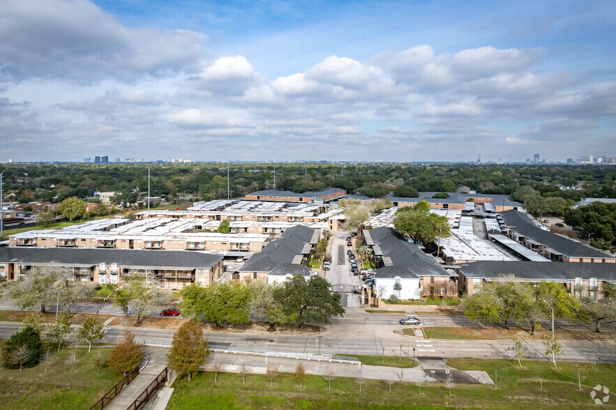 5410 N Braeswood Blvd - Life at Jackson Square