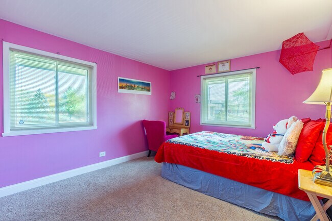 Building Photo - 1126 Tiverton Ct