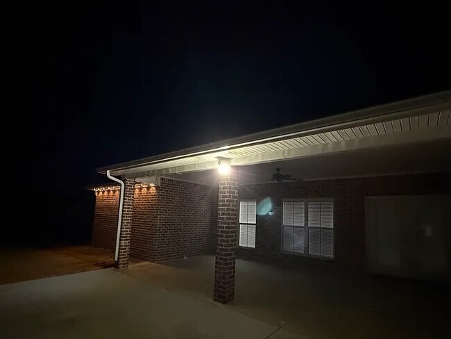 Building Photo - 300 N Rayleigh Dr