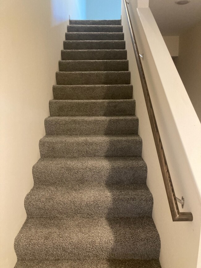 Building Photo - 35 Woodland Oaks Dr