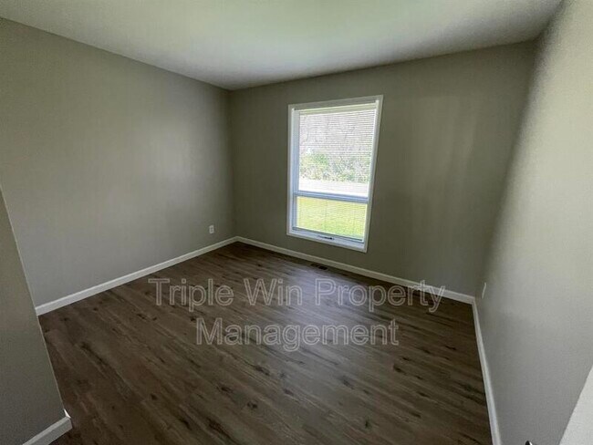 Building Photo - 690 Wiethaupt Rd