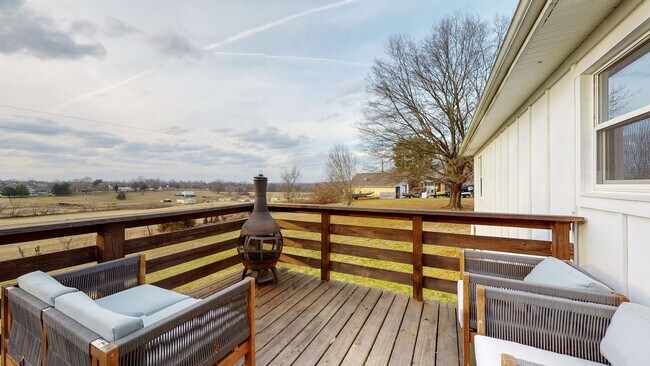 Building Photo - Stunning home situated on over 1 acre in North Thompson’s Station!