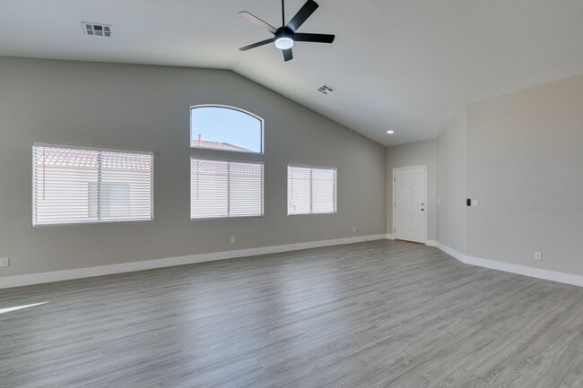 Building Photo - REMODELED 5 BEDROOM HOME IN NORTH LAS VEGAS