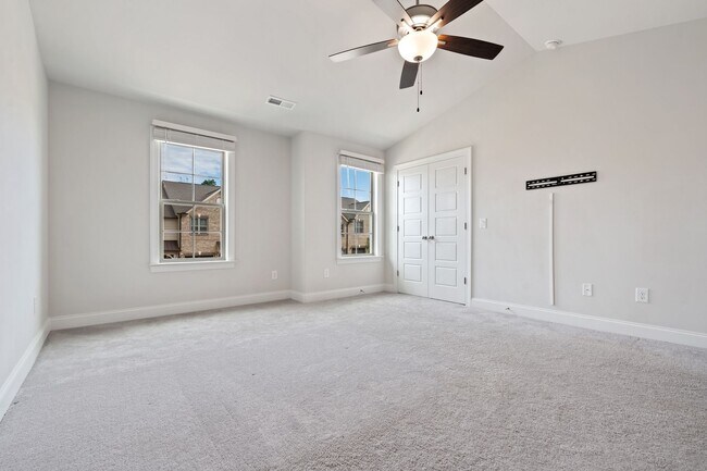 Building Photo - Available NOW! 2BR/2.5BA Townhouse in Mebane