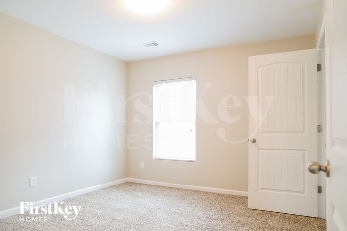 Building Photo - 104 Aviary Ln