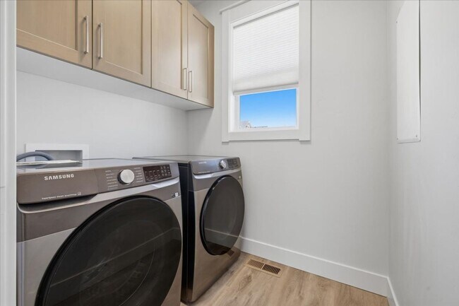 Building Photo - Heart of Eagle 3 Bed 2.5 Bath