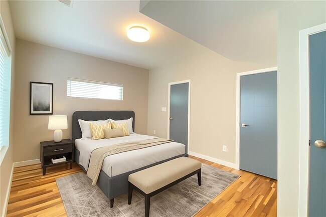 Building Photo - 1566 New St NE