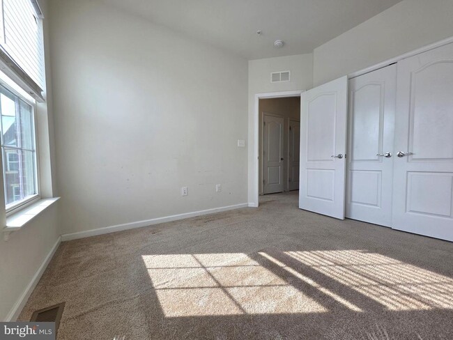 Building Photo - 12855 Clarksburg Square Rd