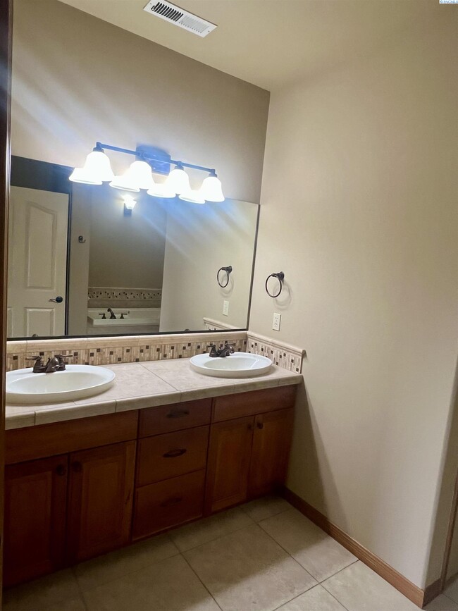 Building Photo - Riverwalk Village Condo