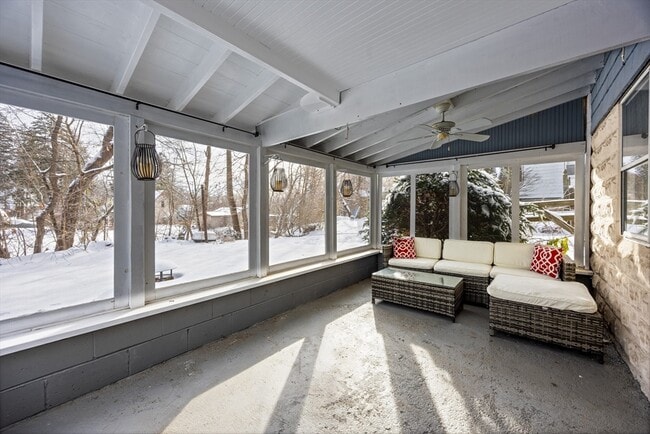 Building Photo - 27 Lathrop St