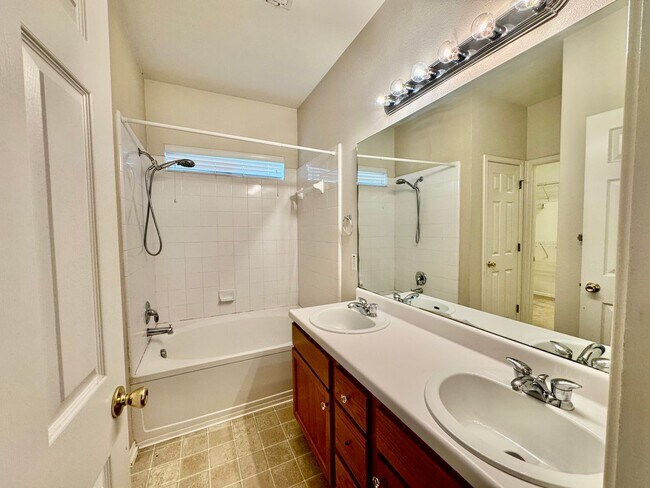 Building Photo - 3 Bedroom, 2 Bathroom ~Steubing Ranch