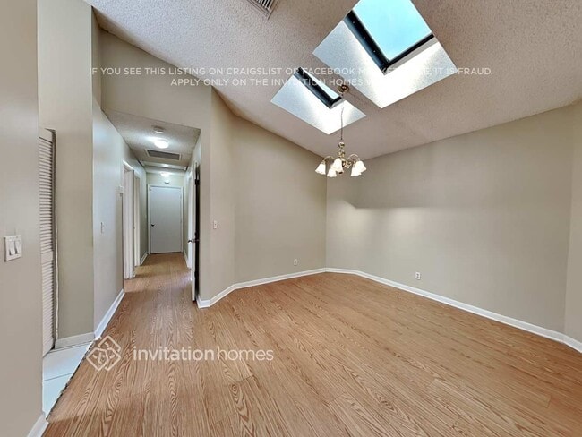 Building Photo - 1930 NW 39th Ave