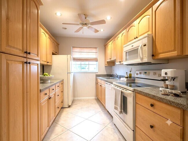 Building Photo - 1202 S Drive Cir