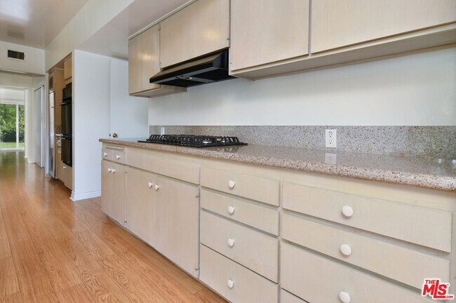 Building Photo - 6133 Maryland Dr