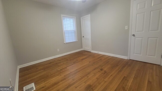 Building Photo - 854 Fayetteville Rd SE