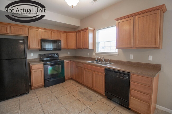 Building Photo - 5000 Derby Ridge Dr