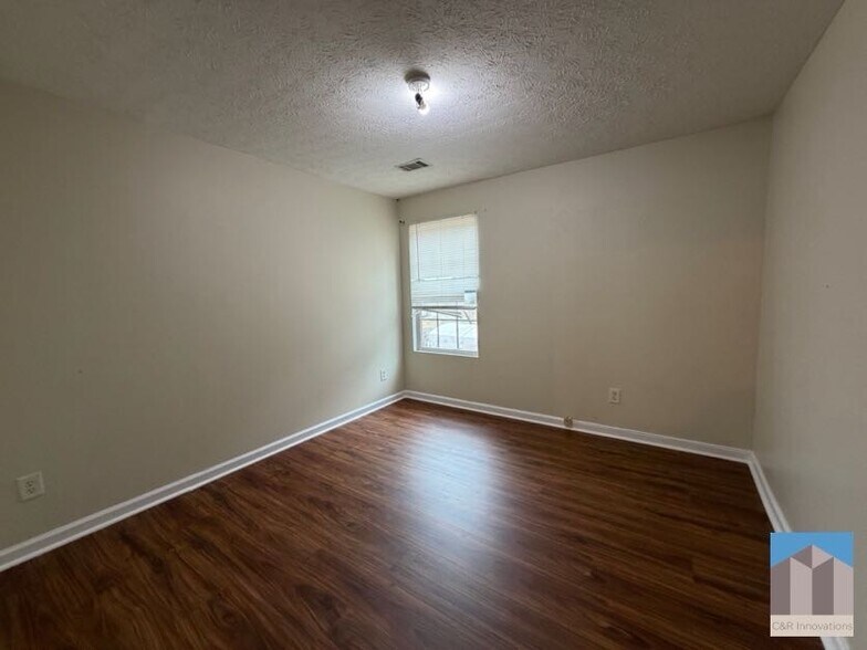 Building Photo - 5196 Tew Ln SW