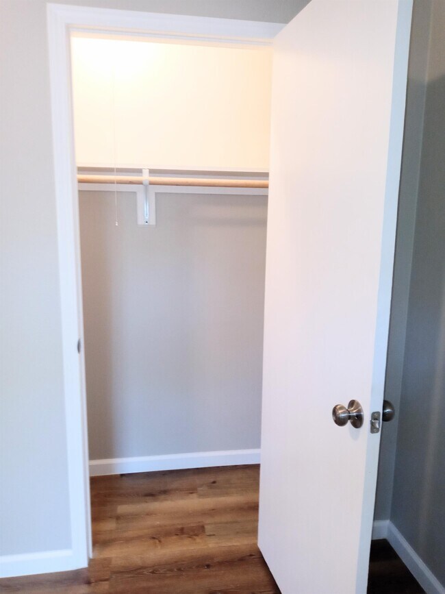 Building Photo - 728 1/2 SW Cambridge Ave