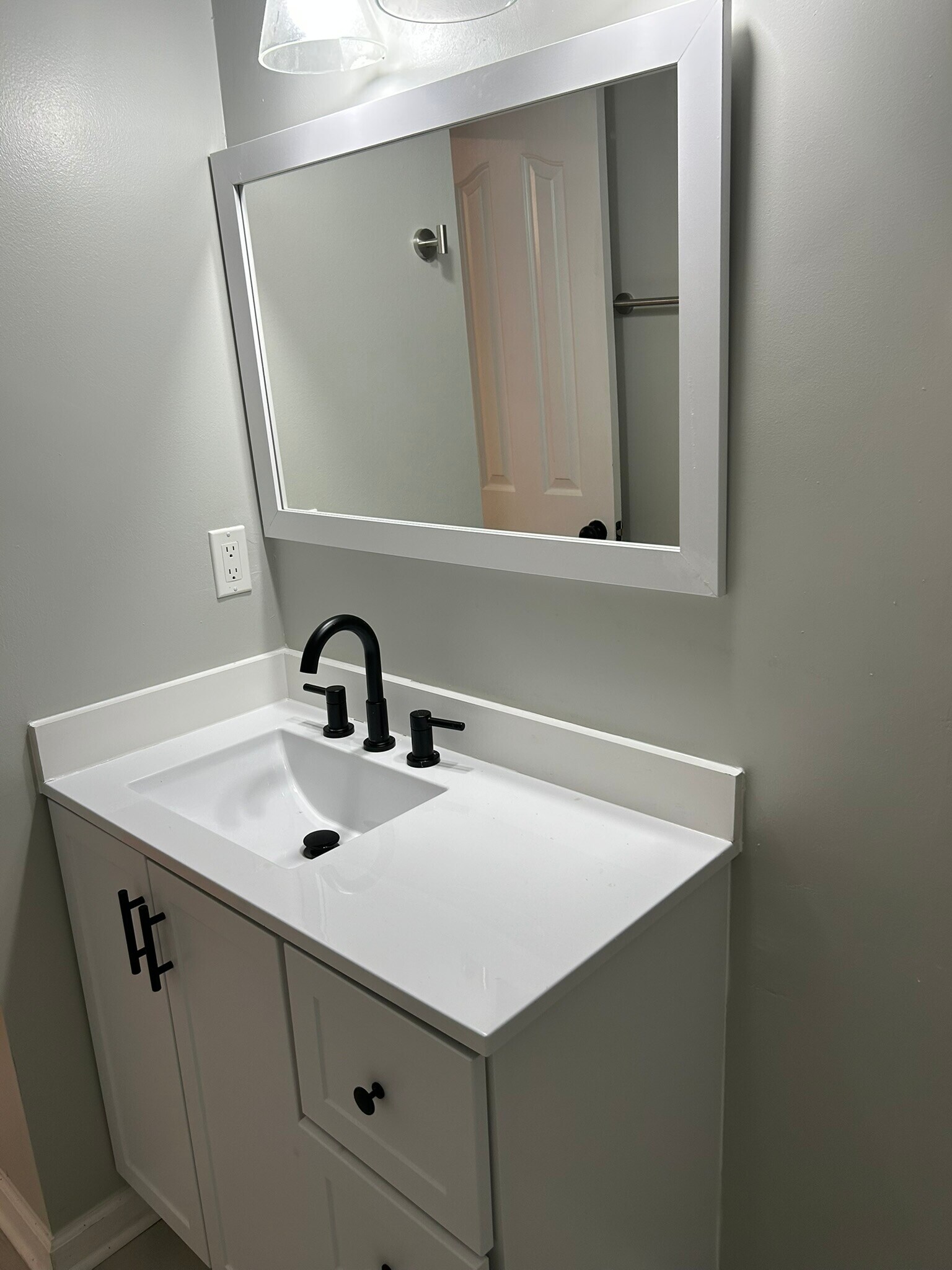 Duplex Upper Level Rental- Hall Bath - 345 Ashland Manor Dr