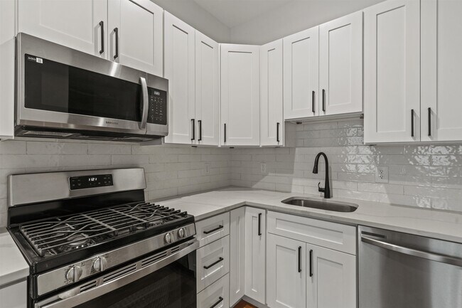 Building Photo - 108 8th St