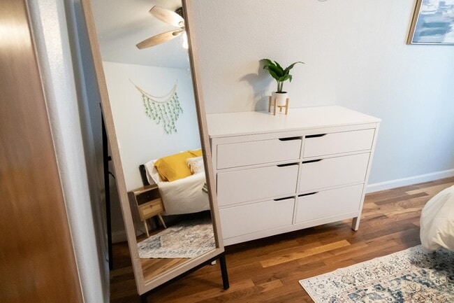 Building Photo - 1712 House Ave