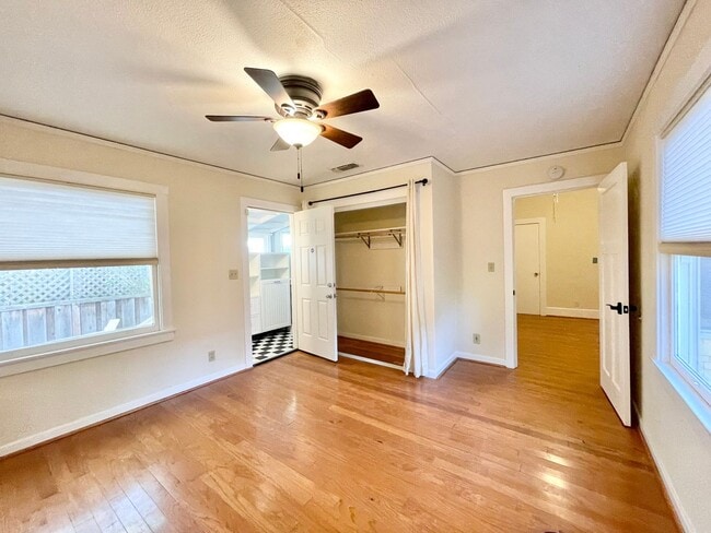 Building Photo - 4941 10th Ave