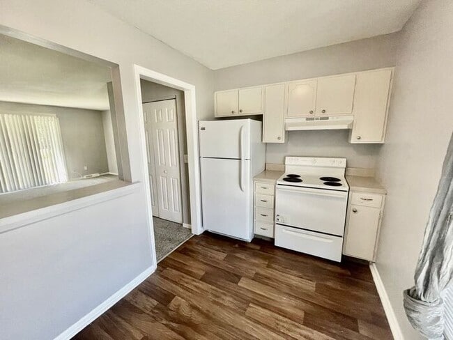 Building Photo - 1 bedroom, 1 bathroom apartment home in Ka...