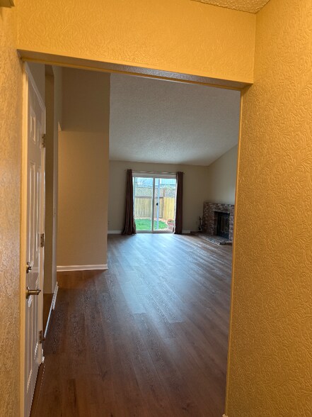 Building Photo - 4533 Hillview Ct