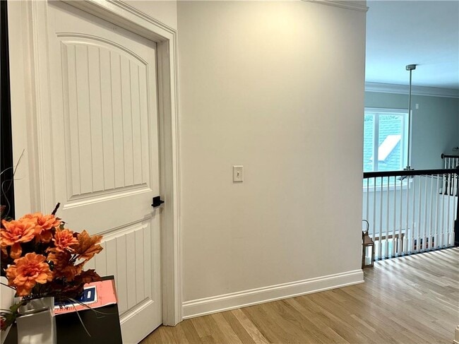 Building Photo - 3232 Brookview Rd