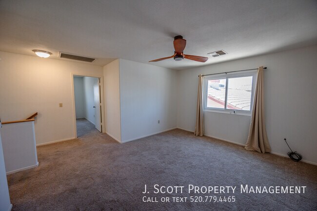 Building Photo - 1421 W Camino Ct