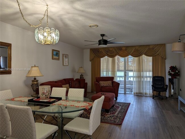 Building Photo - 1501 NE Miami Gardens Dr