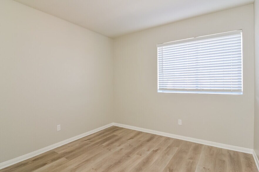 Building Photo - 4910 Rancho Domingo Ct