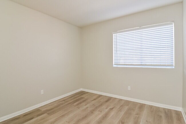 Building Photo - 4910 Rancho Domingo Ct