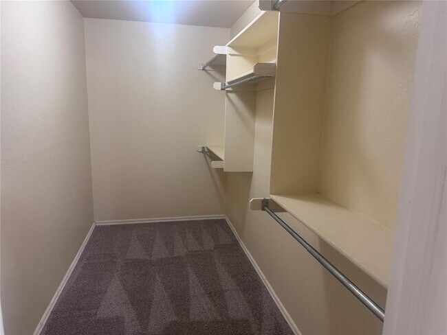 Building Photo - 9605 SW 16th St