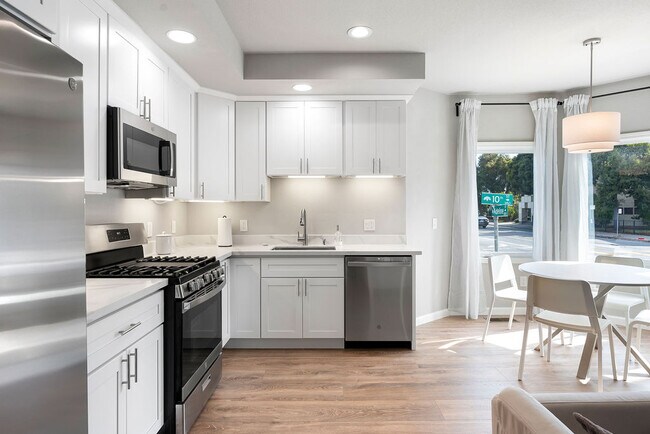 Building Photo - 1002 Adeline St