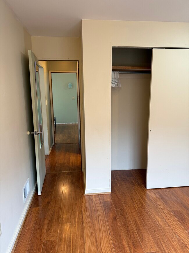 Building Photo - 510 Madrona Ave