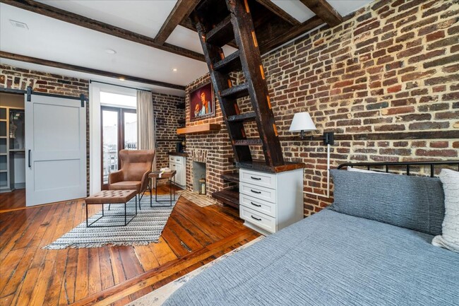 Building Photo - Fully Furnished Historic Rental Available NOW