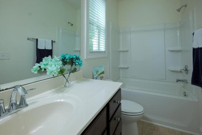 Building Photo - 411 Alamosa Pl