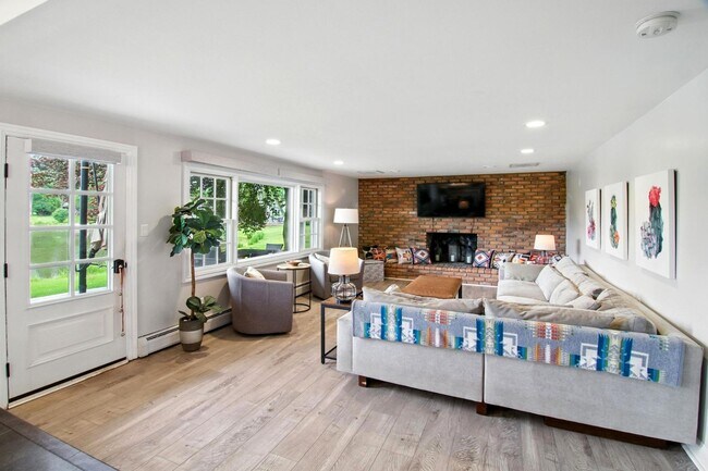 Building Photo - 5840 Sutters Ln