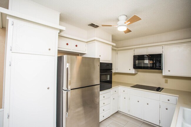 Building Photo - 1407 Elkhart Ave